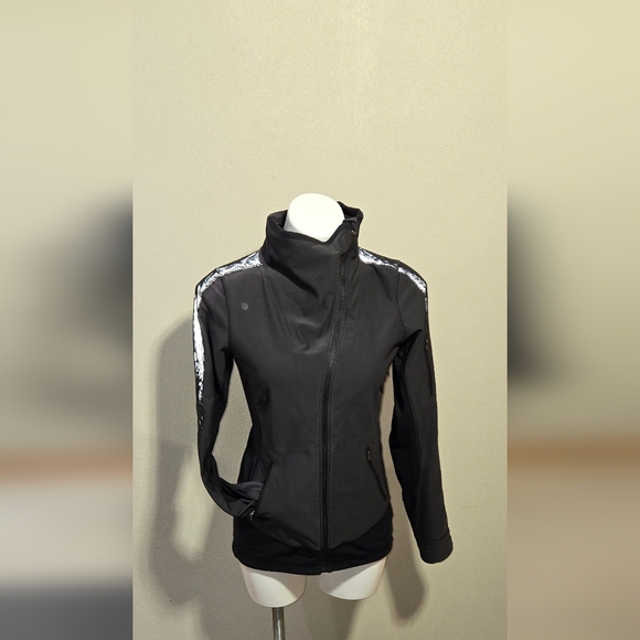 Lululemon Run: Draft Dodger Jacket Women's Size 4 - Picture 3 of 11